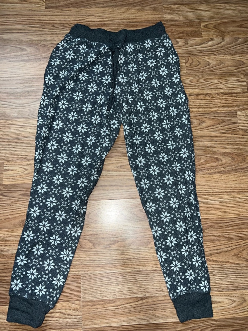 Grey & White Snowflake Jogger Pants - Cozy Winter Bottoms